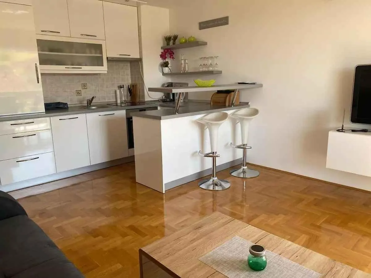 Apartment In Crikvenica 51198