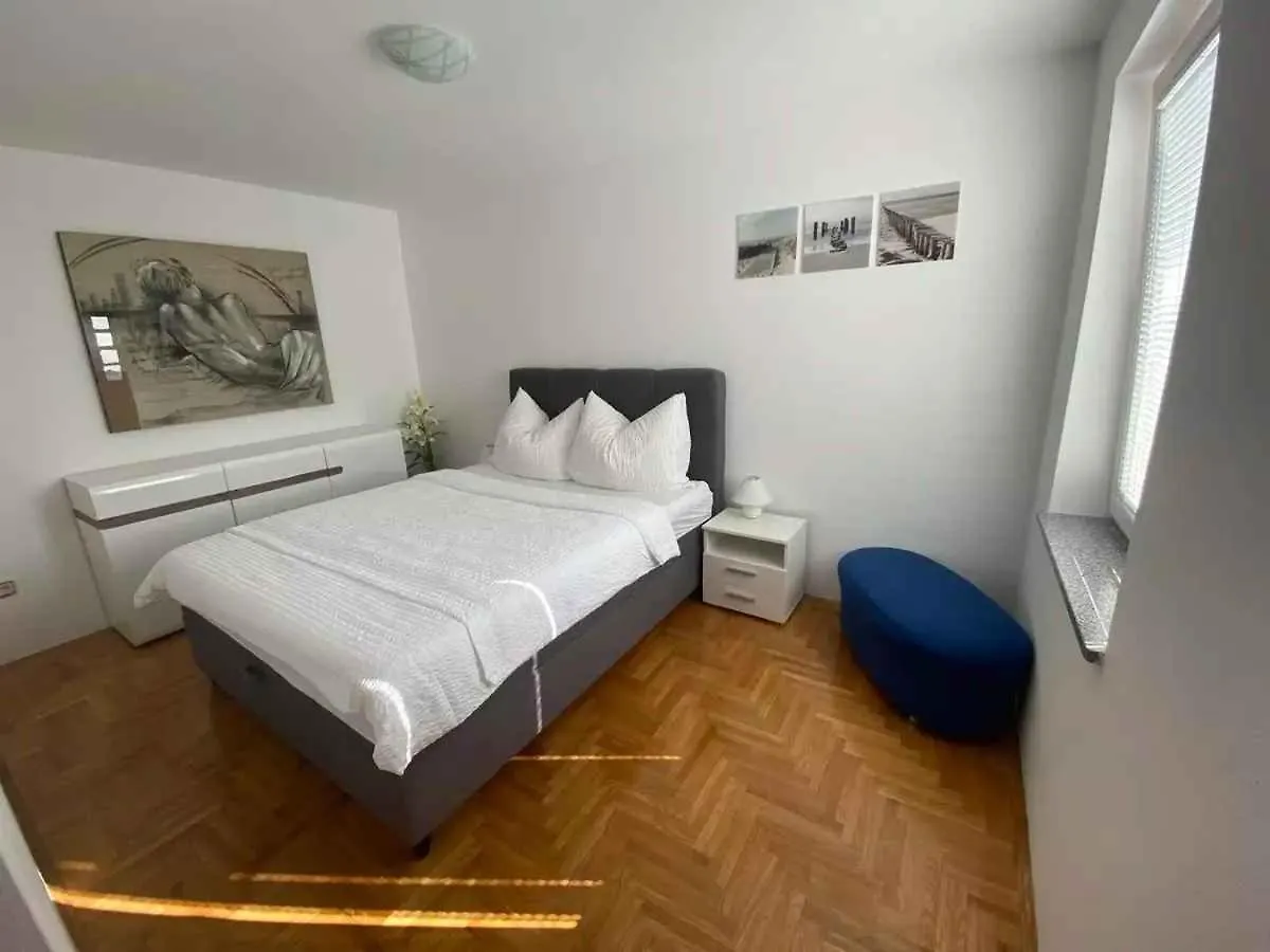 Apartment In Crikvenica 51198