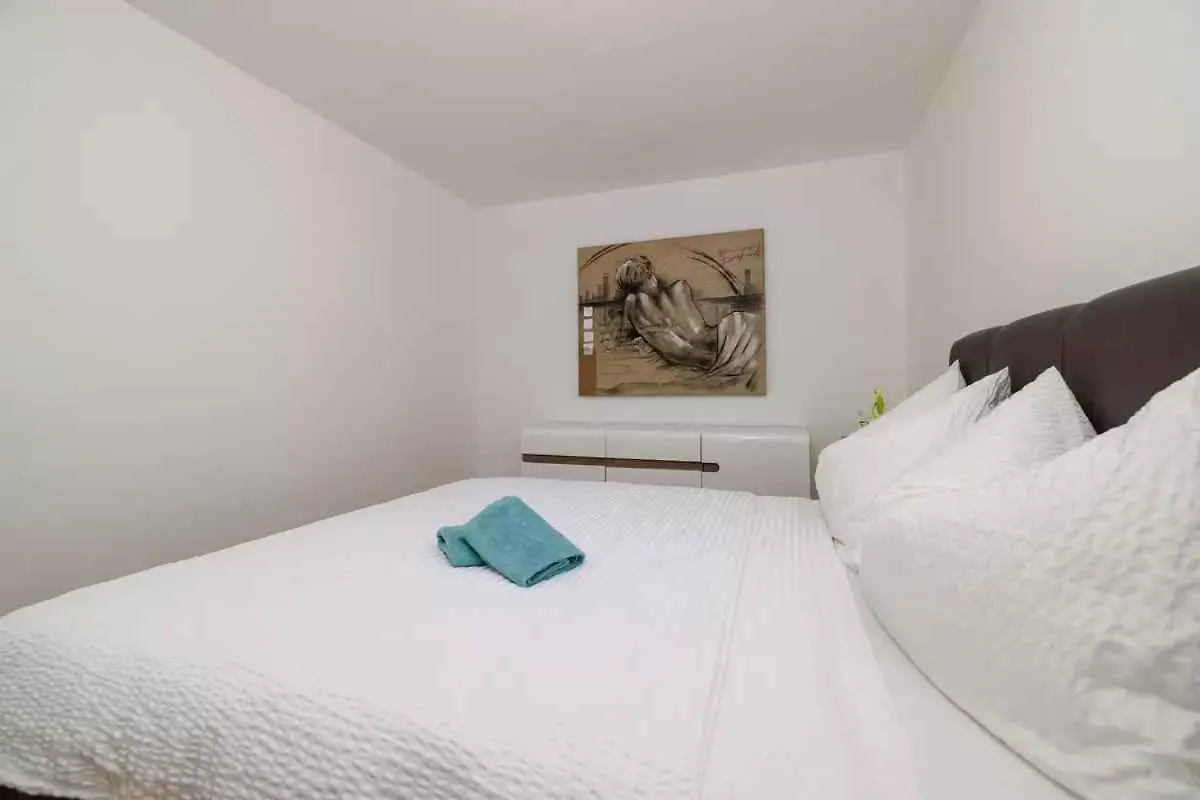 Apartment In Crikvenica 51198