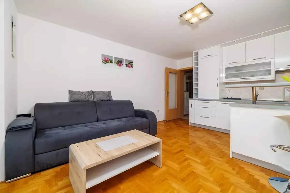 Apartment In Crikvenica 51198