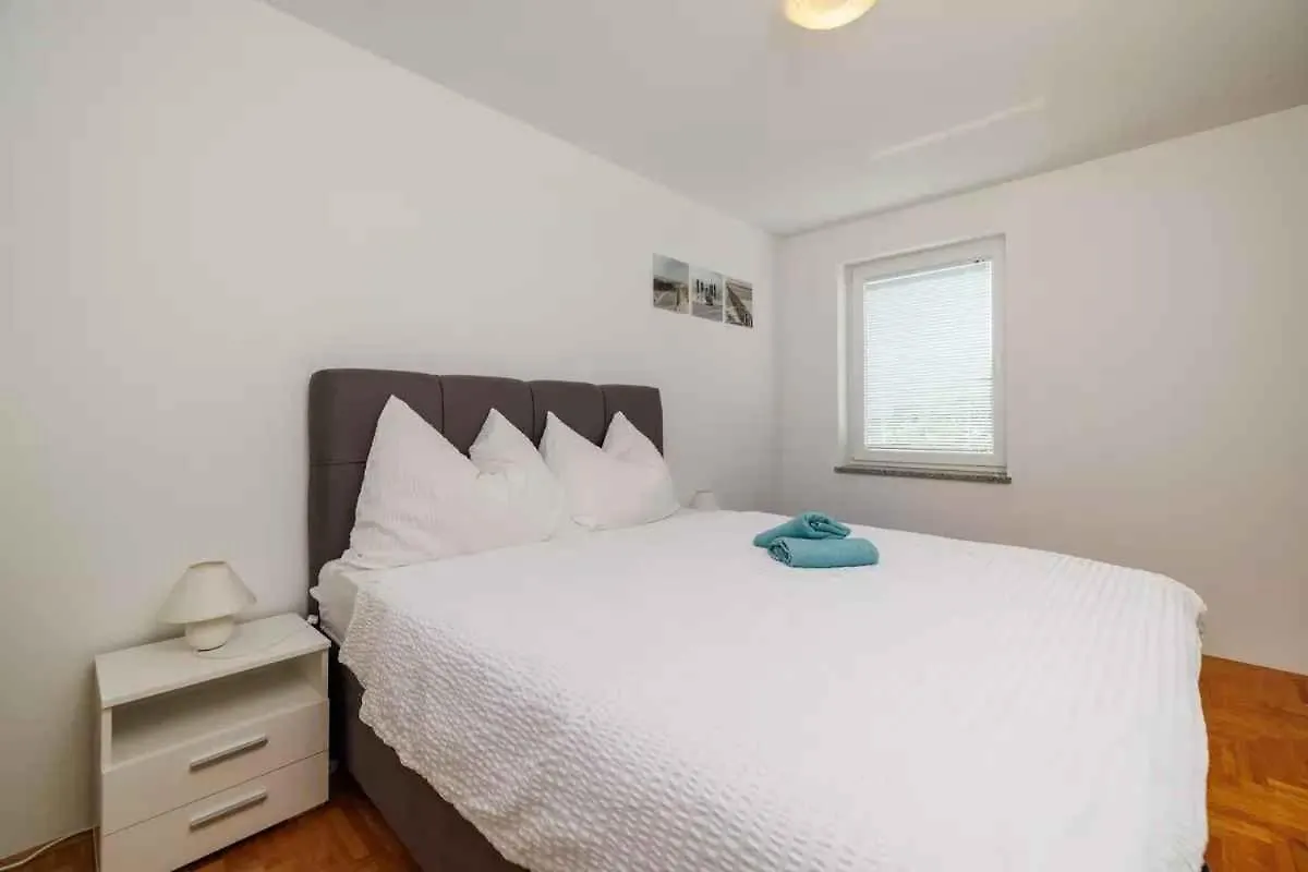 Apartment In Crikvenica 51198
