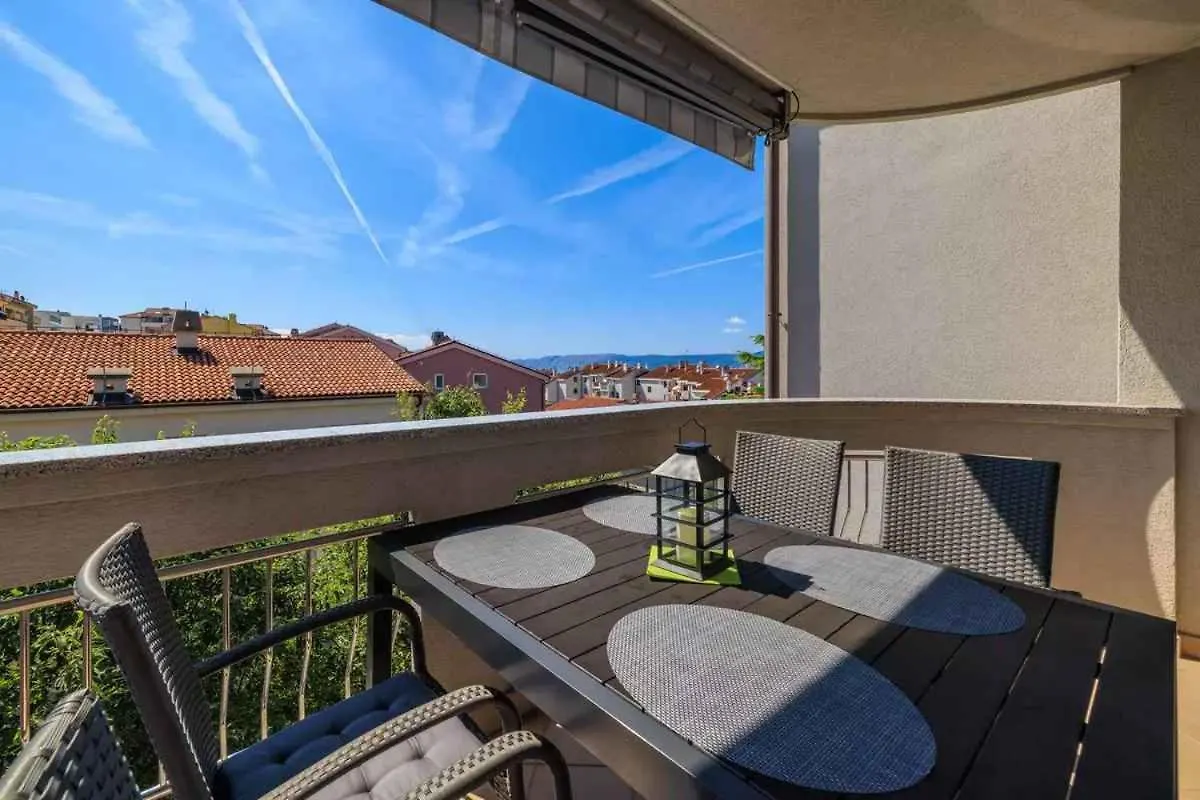 Apartment In Crikvenica 51198