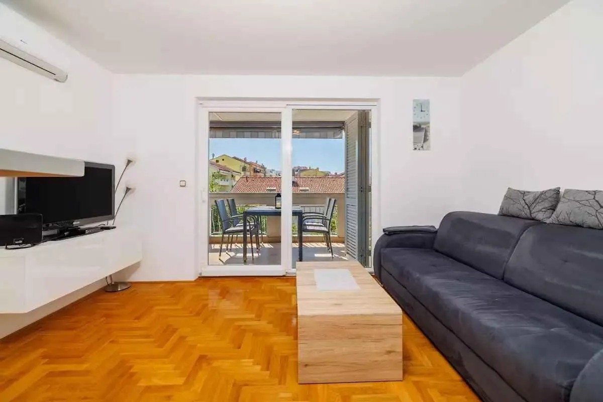 Apartment In Crikvenica 51198