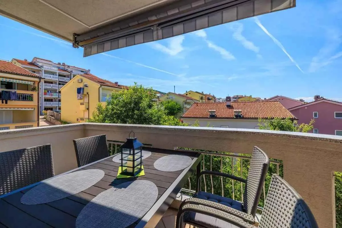 Apartment In Crikvenica 51198