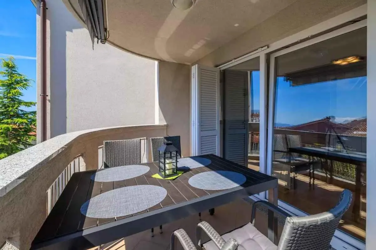 Apartment In Crikvenica 51198